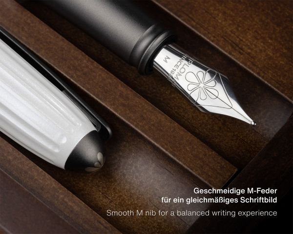 Set stilografica Diplomat Aero bianco, con inchiostro per stilografica in blu reale abbinato in una scatola di legno pregiato di alta qualità - wenige