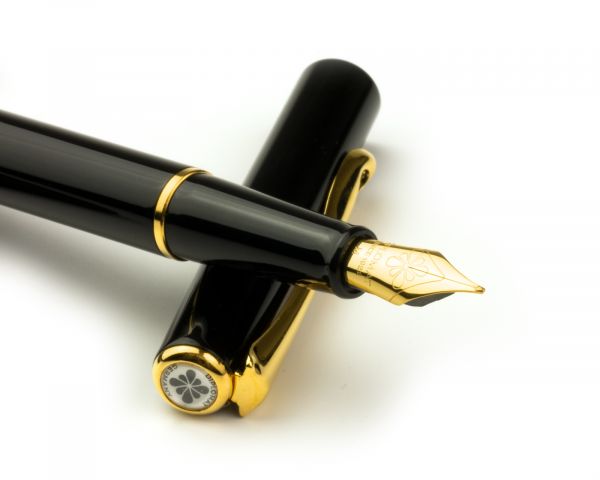 Diplomat Traveller Penna stilografica nero laccato oro, M-nib in acciaio inox