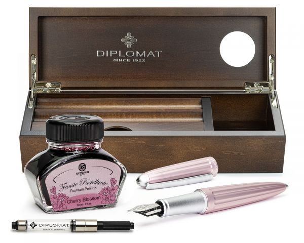 Set stilografica Diplomat Aero rosa antico con inchiostro per stilografica perfettamente abbinato e vassoio della penna in legno pregiato - wenge