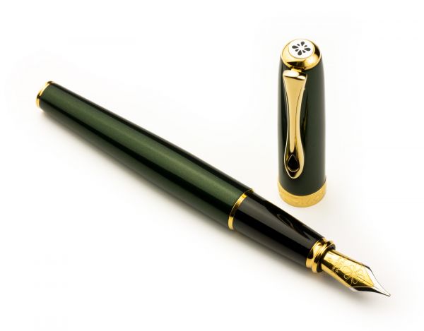 Penna stilografica Diplomat Excellence A2 Evergreen Gold, con inchiostro per stilografica in blu reale e astuccio in vera pelle, M-nib in acciaio inox