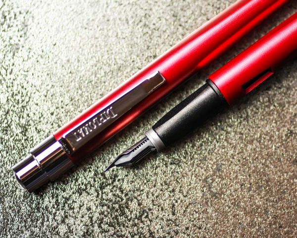 Penna stilografica Diplomat Magnum Burned Red, pennino M