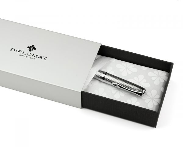 Penna stilografica Diplomat Excellence A2 guilloche chrom, pennino M