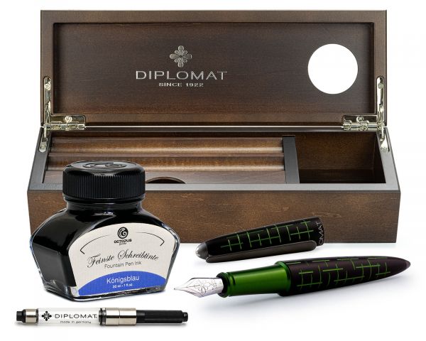 Set di penne stilografiche Diplomat Elox Matrix nero-verde con inchiostro da scrittura e astuccio in legno di wengé