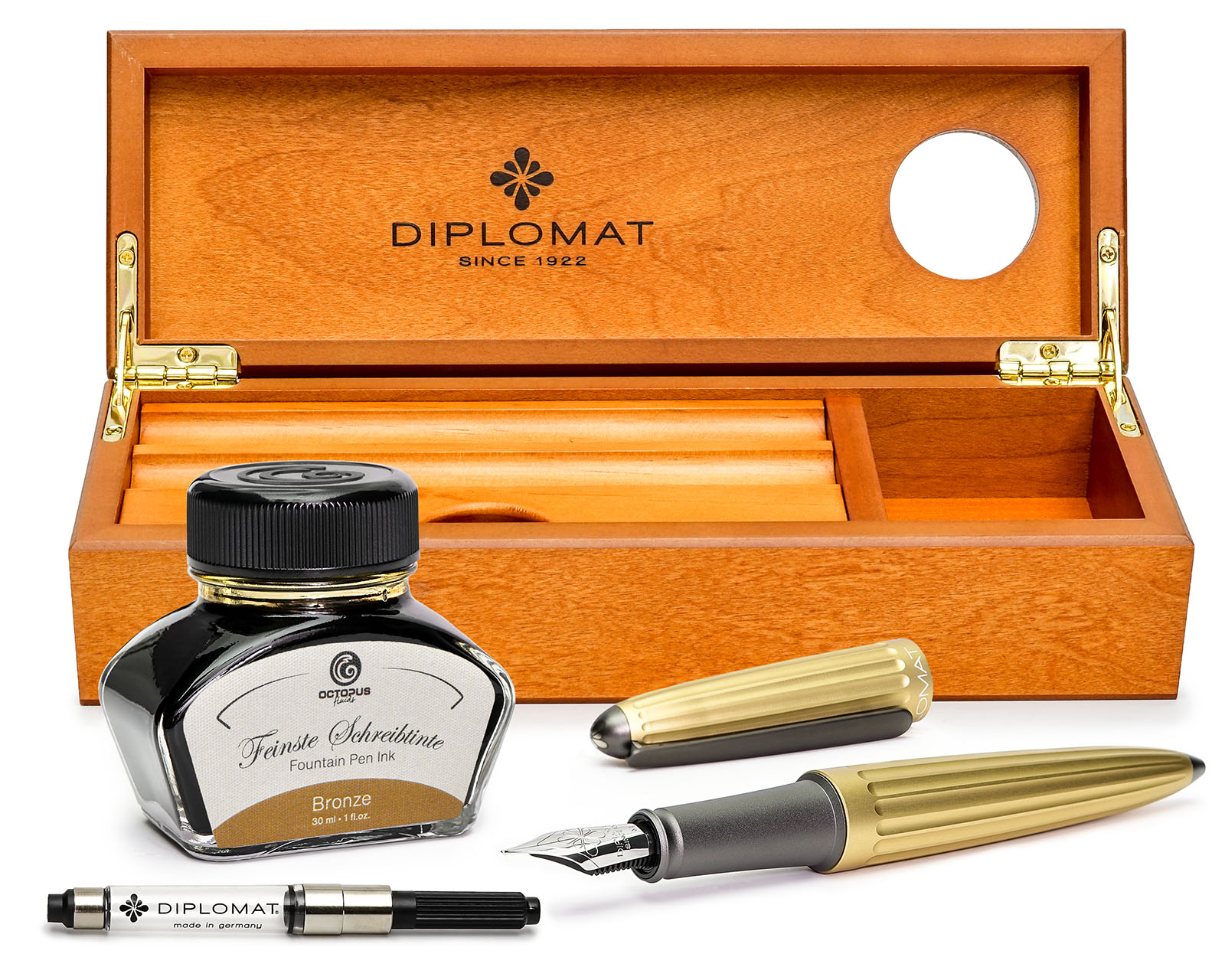 Fountain pen set Diplomat Aero champagne, stainless steel nib M, with perfectly matching fountain pen ink in a box made of high-quality precious wood