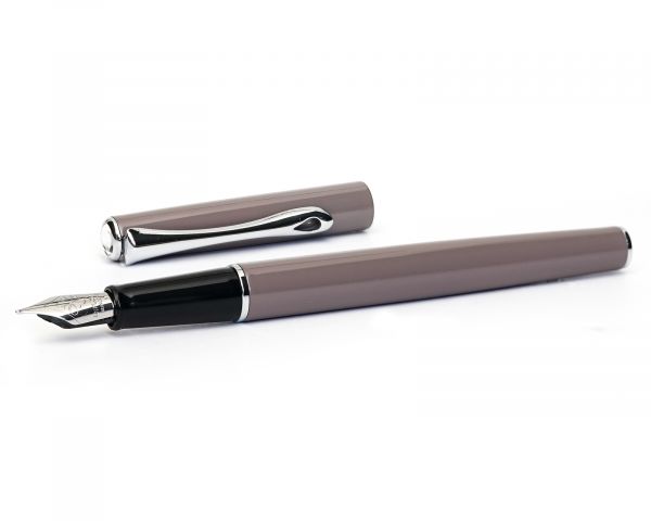 Füllhalter Traveller taupe grey, Stärke M