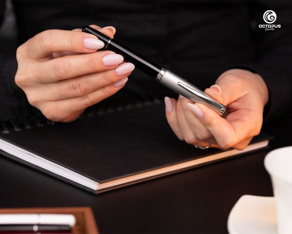 Cleo Skribent Classic Metall Kolben-Füllfederhalter, schwarz, M-Feder