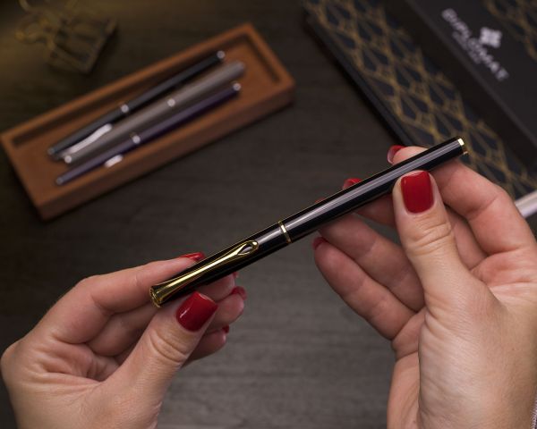 Füllhalterset Diplomat Traveller Lack Schwarz Gold mit Lederetui, Schreibtinte und Tintenkonverter,