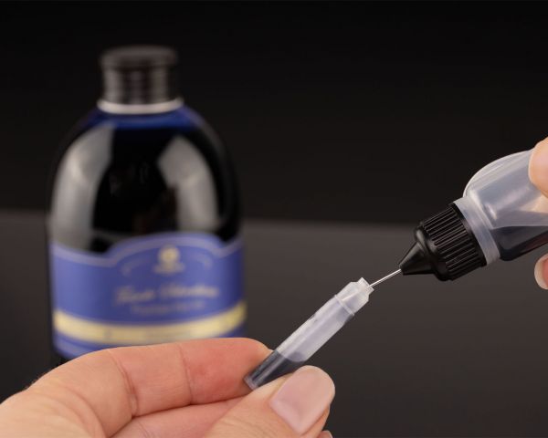 6 x 10 ml needle tip bottles for alcohol inks, oils, dyes etc. with black, yellow and red needle tip