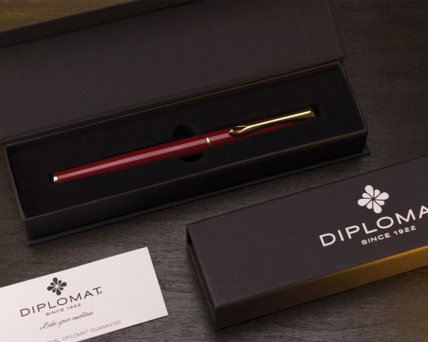 Penna stilografica Diplomat Traveller Dark Red Oro con inchiostro da scrittura e convertitore, M-nib in acciaio inox