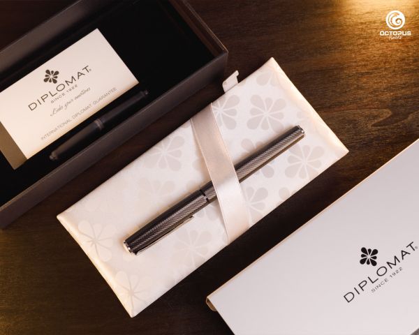 Stilografica Diplomat Esteem Black Barley con inchiostro, pennino M