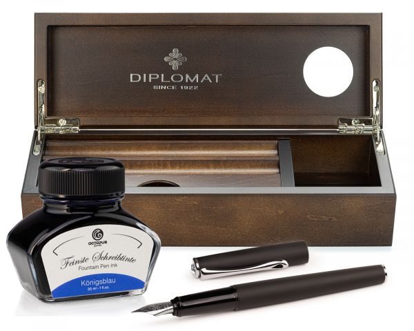 Diplomat Esteem Füllhalter schwarz matt mit Schreibtinte und Wenge-Holzbox, Feder M