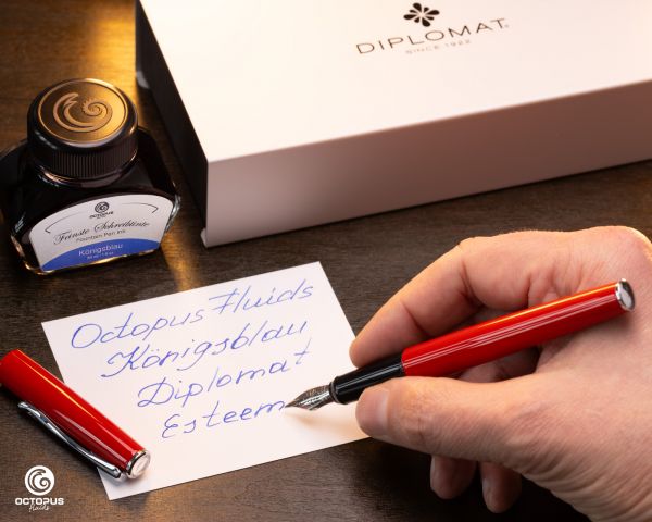 Stilografica Diplomat Esteem laccata rossa con inchiostro e cofanetto in legno di wengé, pennino M